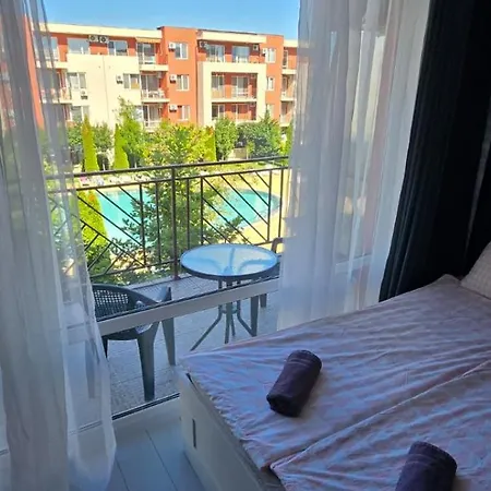 Boutique Modern Studio, Free Parking, Wi-fi, Tv, Pool View, Garden, Quiet, Security, 15 Min Walk To The Sea Daire Sunny Beach