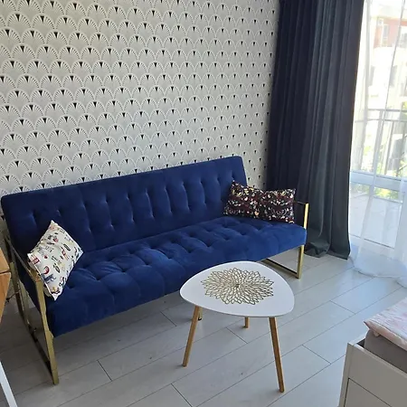 Apartment Boutique Modern Studio, Free Parking, Wi-fi, Tv, Pool View, Garden, Quiet, Security, 15 Min Walk To The Sea Slantschew brjag