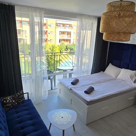 Apartment Boutique Modern Studio, Free Parking, Wi-fi, Tv, Pool View, Garden, Quiet, Security, 15 Min Walk To The Sea