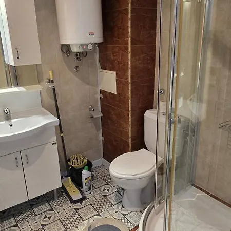 Apartment Boutique Modern Studio, Free Parking, Wi-fi, Tv, Pool View, Garden, Quiet, Security, 15 Min Walk To The Sea *