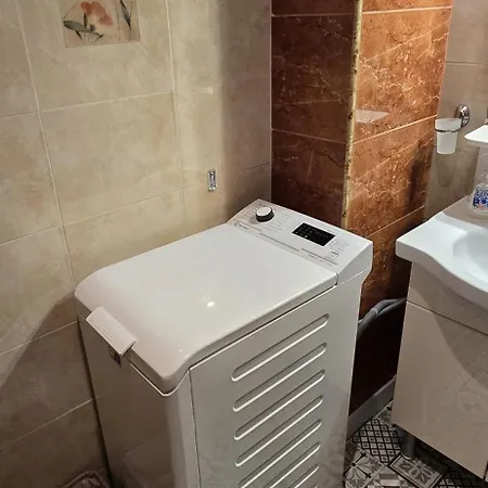 Boutique Modern Studio, Free Parking, Wi-fi, Tv, Pool View, Garden, Quiet, Security, 15 Min Walk To The Sea Apartment