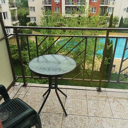 Boutique Modern Studio, Free Parking, Wi-fi, Tv, Pool View, Garden, Quiet, Security, 15 Min Walk To The Sea Daire Sunny Beach