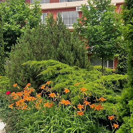 Boutique Modern Studio, Free Parking, Wi-fi, Tv, Pool View, Garden, Quiet, Security, 15 Min Walk To The Sea Apartment *