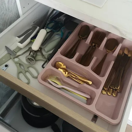 Boutique Modern Studio, Free Parking, Wi-fi, Tv, Pool View, Garden, Quiet, Security, 15 Min Walk To The Sea Slantschew brjag