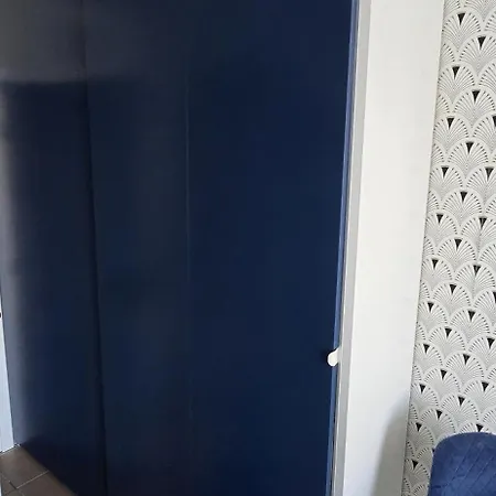 Boutique Modern Studio, Free Parking, Wi-fi, Tv, Pool View, Garden, Quiet, Security, 15 Min Walk To The Sea Apartment Slantschew brjag